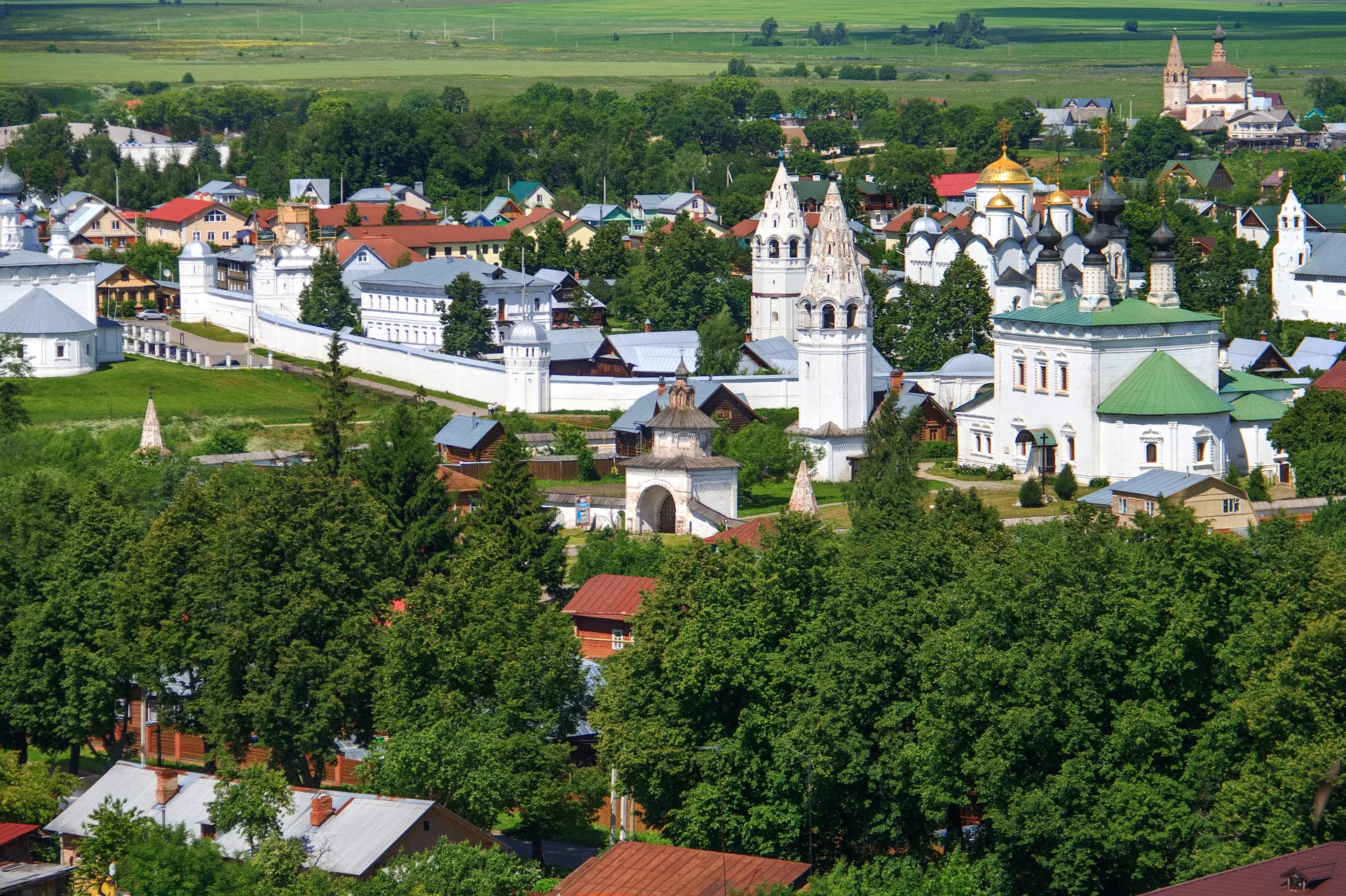 Дорога и панорама Суздаля