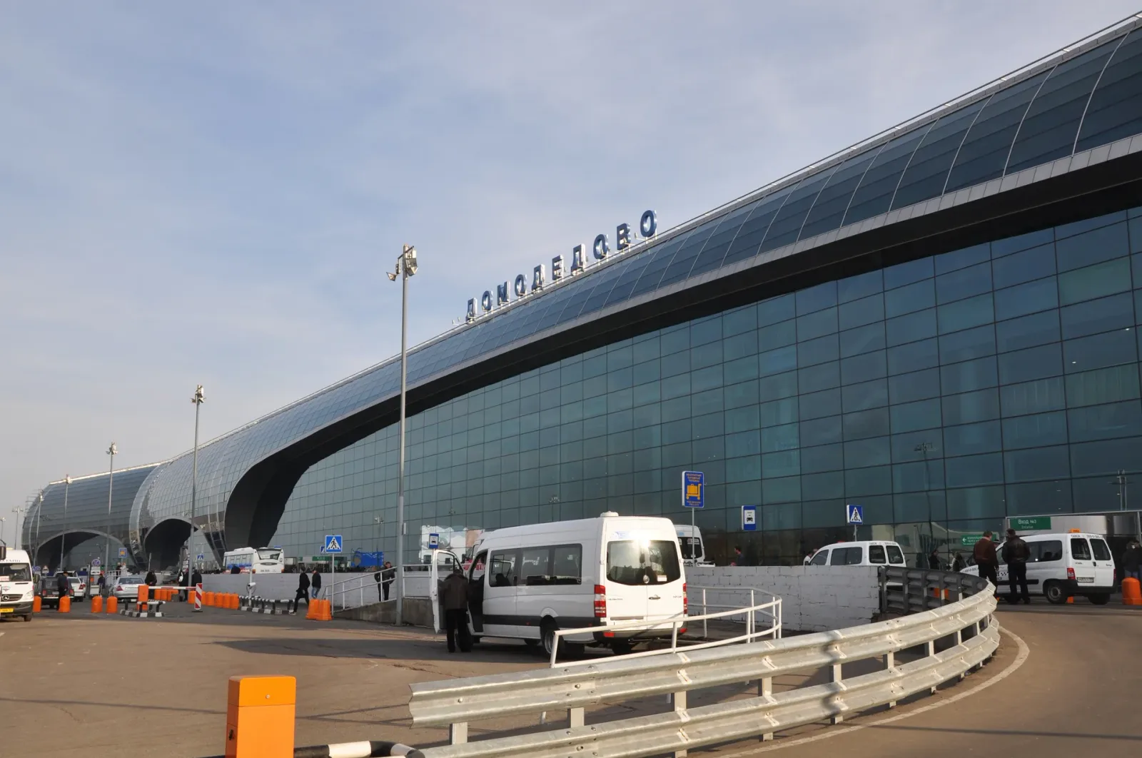 Остановка экспресс-автобуса 1185 у метро Домодедовская