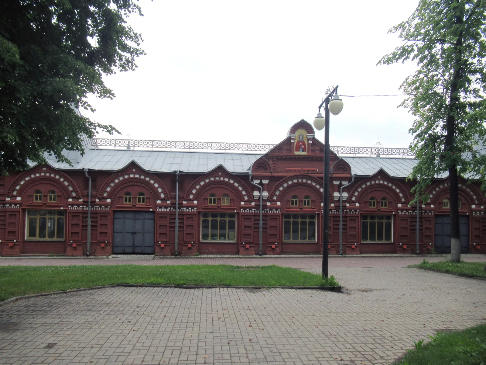 Торговые ряды в историческом центре Клина