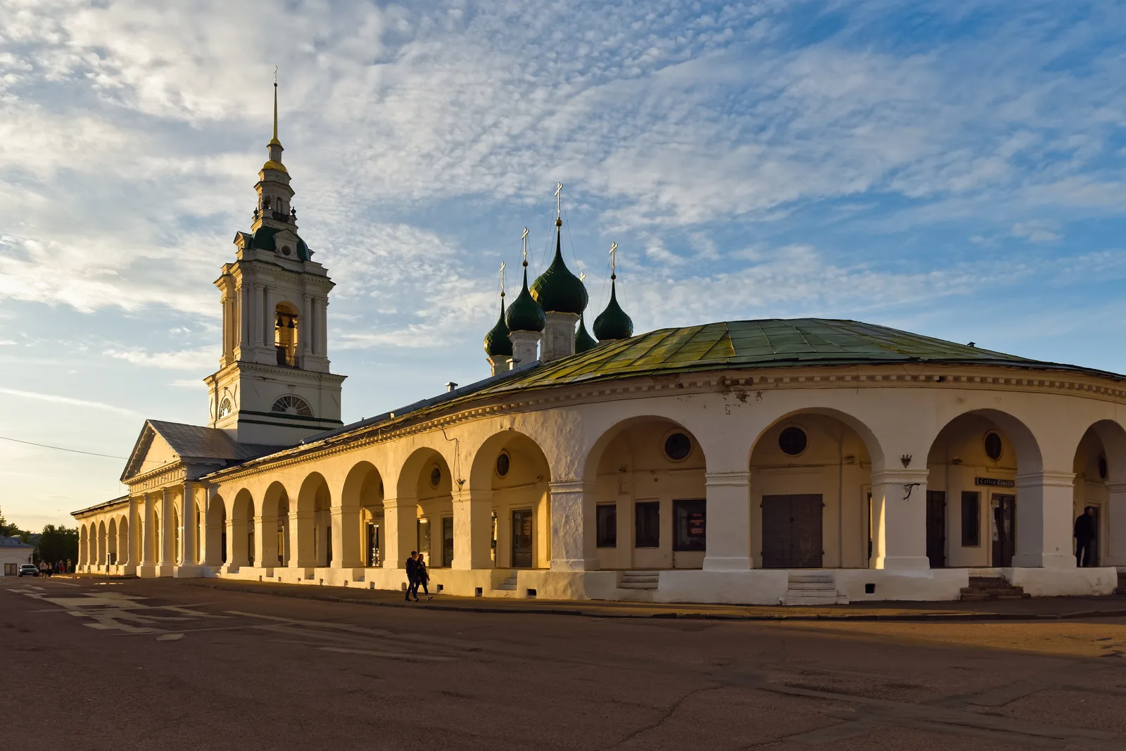 Торговые ряды в центре Костромы