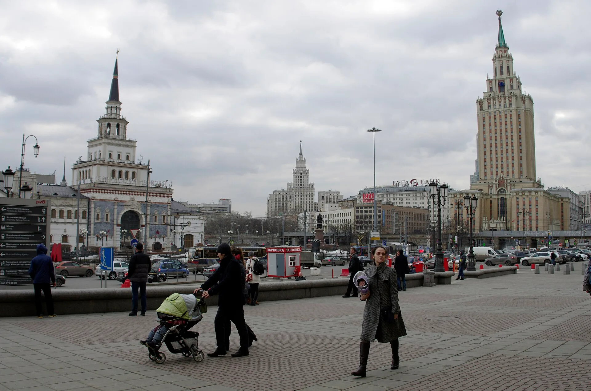Площадь трёх вокзалов в Москве у Каланчёвской