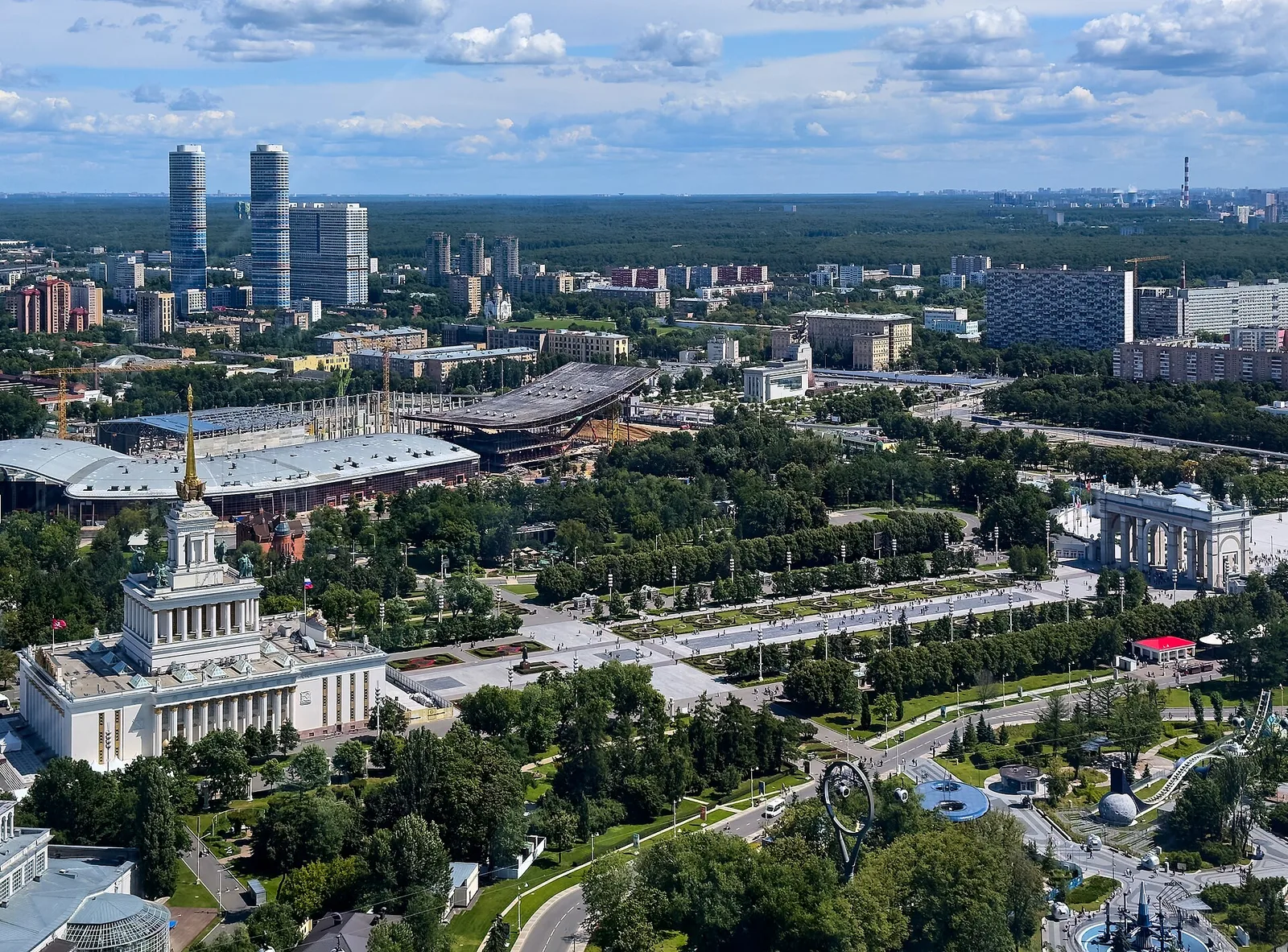 Колесо обозрения «Солнце Москвы» на территории ВДНХ