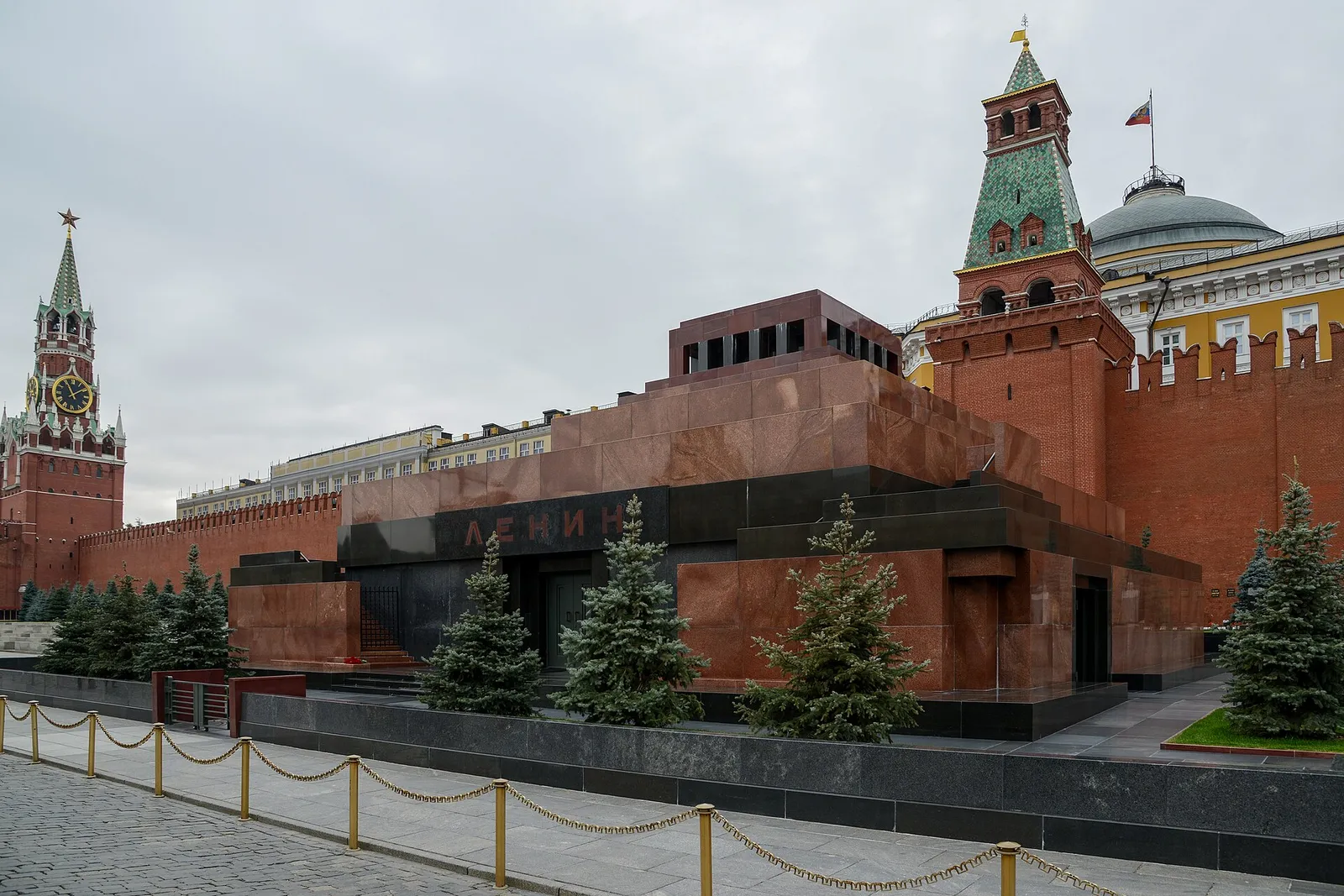 Мавзолей Ленина у Кремлёвской стены на Красной площади