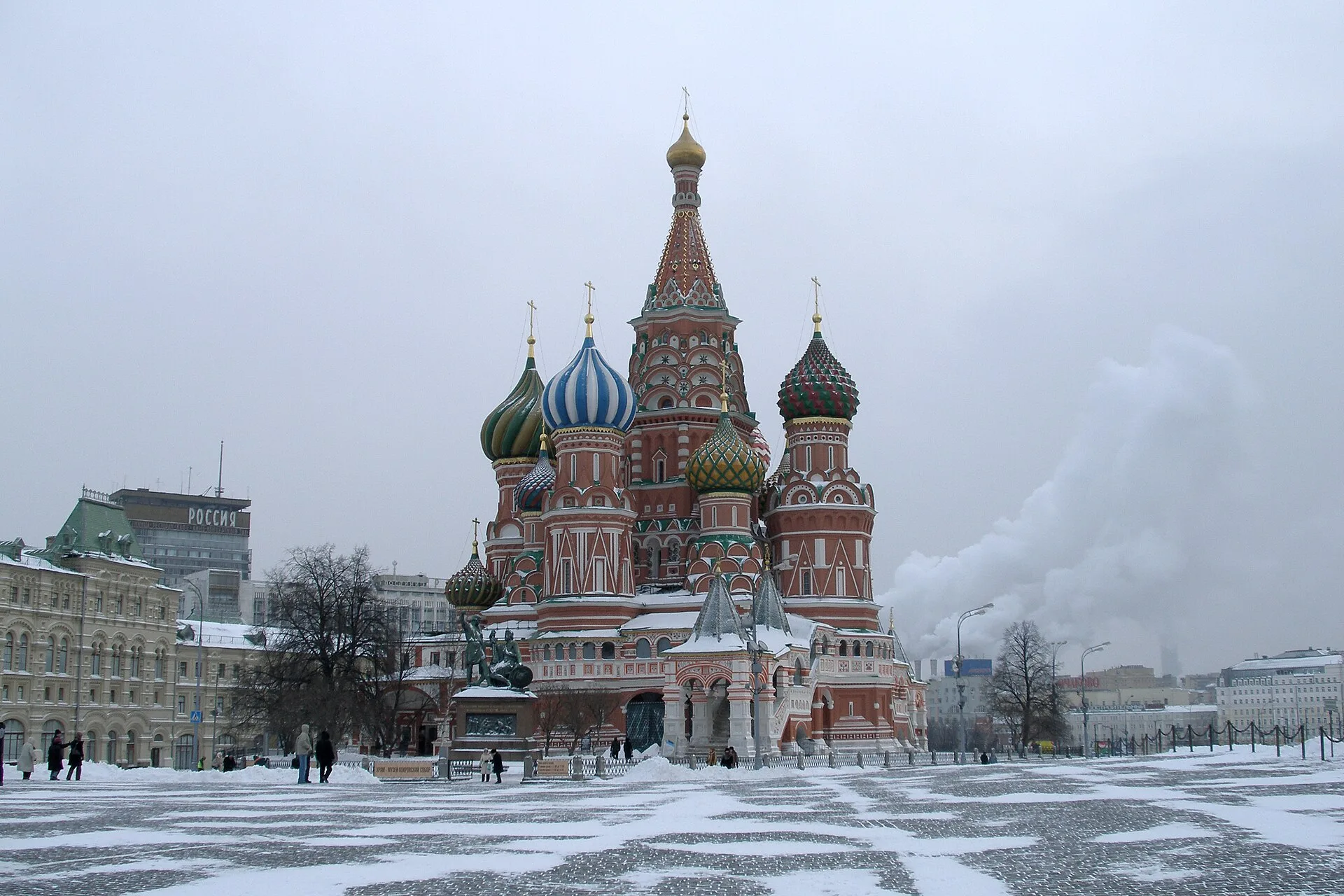 Красная площадь и собор Василия Блаженного в центре Москвы