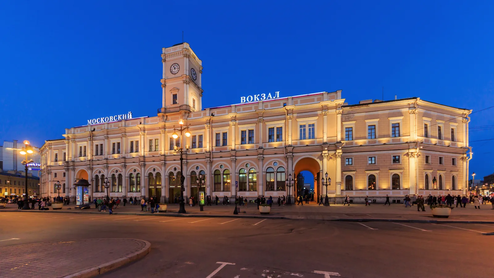 Московский вокзал в Санкт-Петербурге у площади Восстания