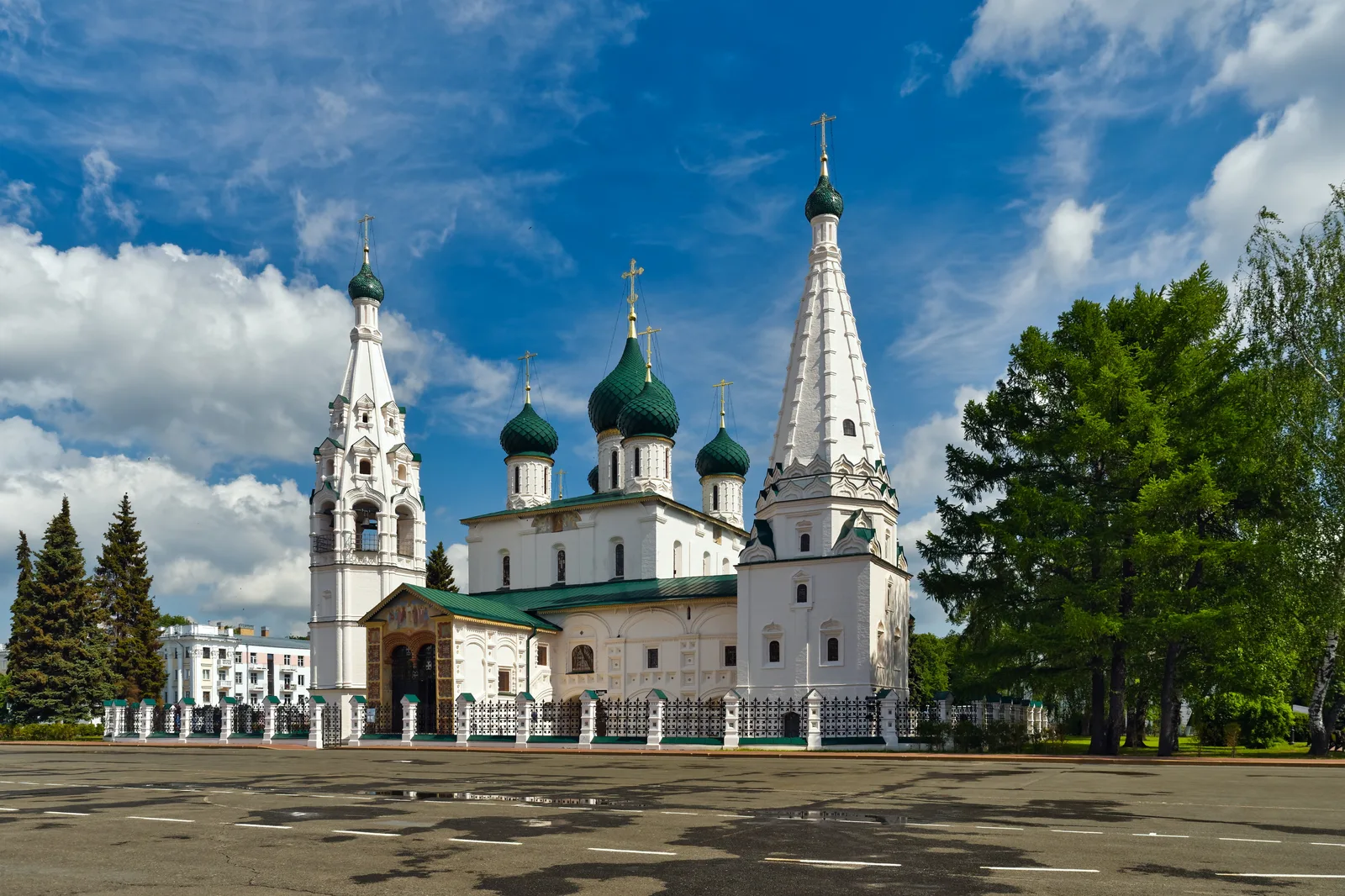Храм Ильи Пророка в центре Ярославля