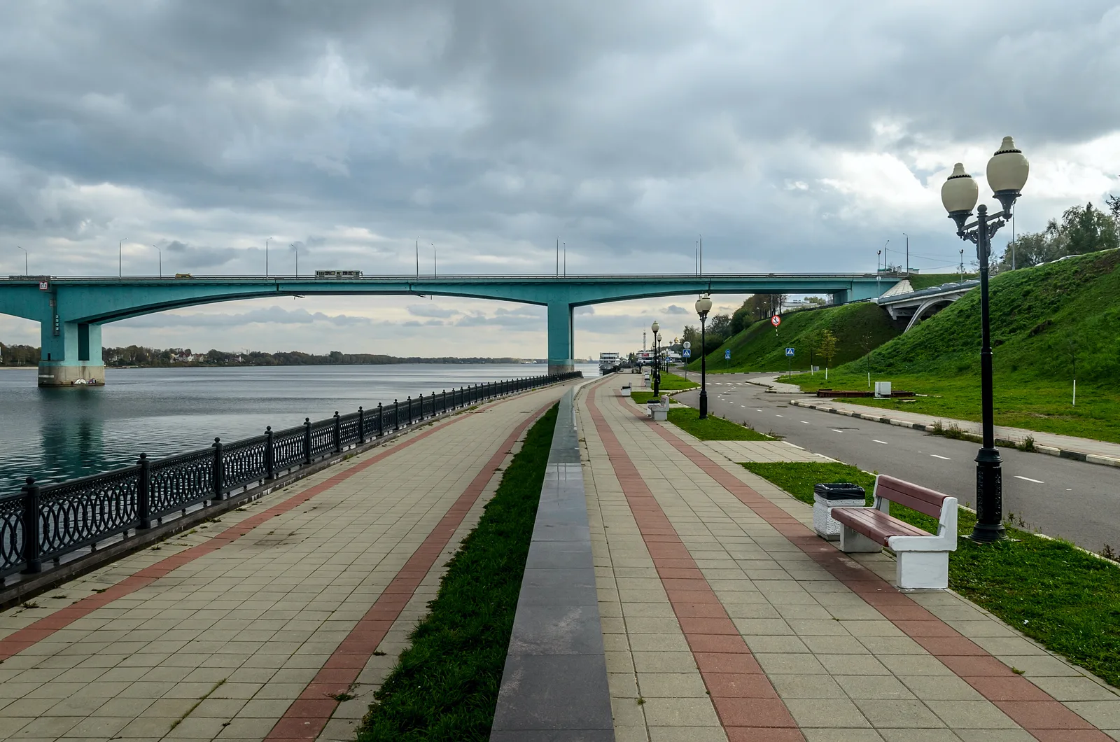 Волжская набережная в Ярославле