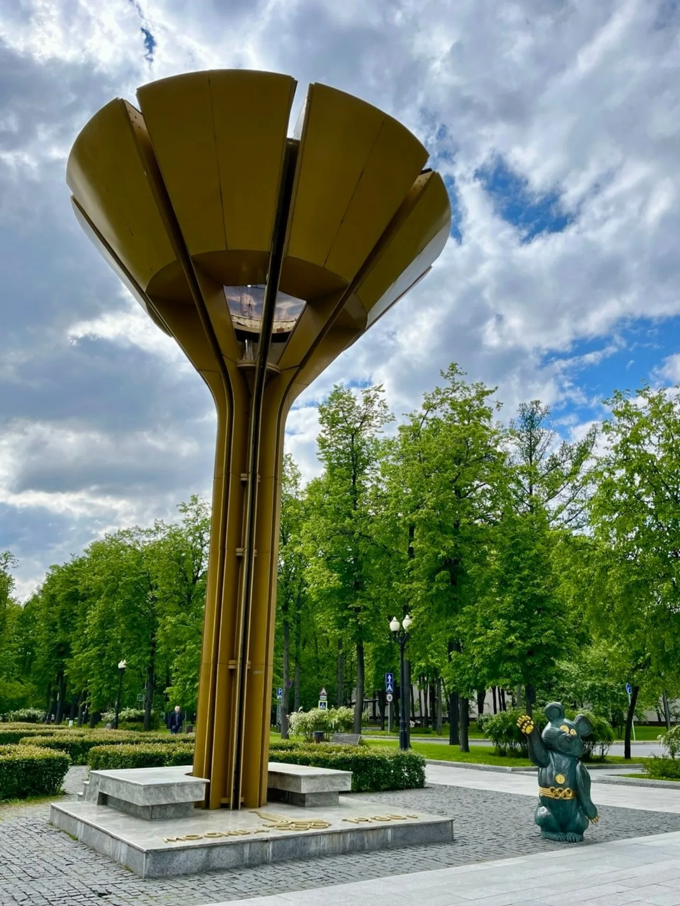 Прогулка по Лужникам с экскурсией по Большой спортивной арене