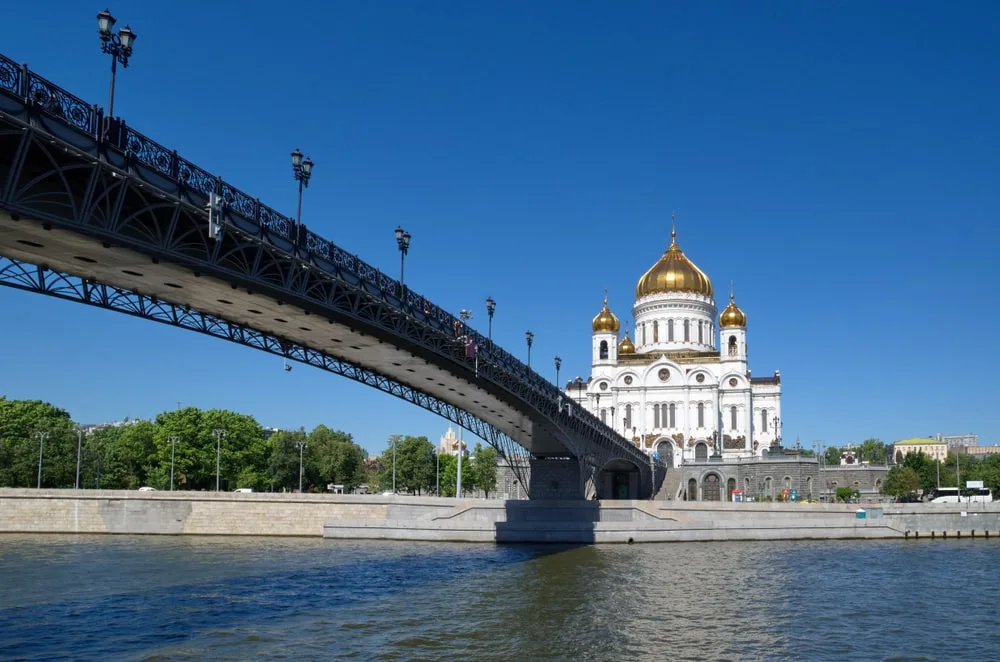 Патриарший мост и вид на Кремль