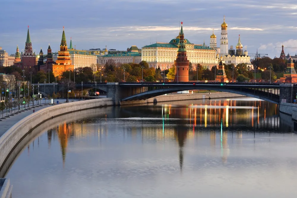 Большой Каменный мост и вид на Московский Кремль